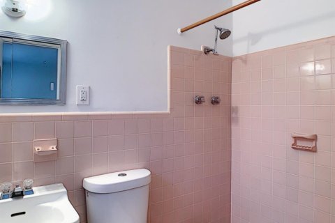 Купить коммерческую недвижимость в Оушен-Ридж, Флорида 160.91м2, № 733137 - фото 1