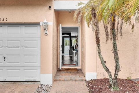 Townhouse in Sunrise, Florida 4 bedrooms, 171.68 sq.m. № 2040170 - photo 3