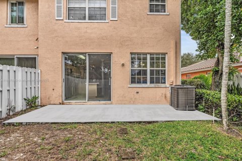 Townhouse in Sunrise, Florida 4 bedrooms, 171.68 sq.m. № 2040170 - photo 23