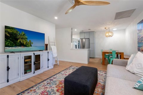 Casa en alquiler en Sarasota, Florida, 3 dormitorios, 125.88 m2 № 1745436 - foto 3