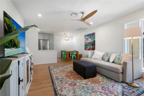 Casa en alquiler en Sarasota, Florida, 3 dormitorios, 125.88 m2 № 1745436 - foto 4