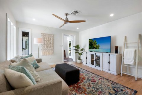 Casa en alquiler en Sarasota, Florida, 3 dormitorios, 125.88 m2 № 1745436 - foto 2
