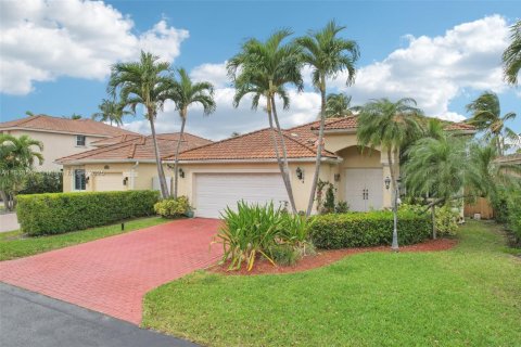 Villa ou maison à vendre à Miami, Floride: 4 chambres, 168.8 m2 № 1814660 - photo 2