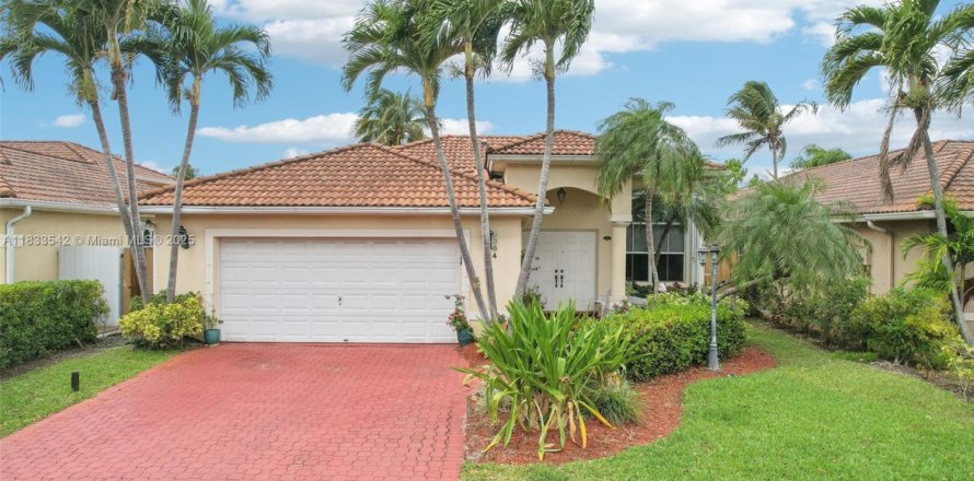 House in Miami, Florida 4 bedrooms, 168.8 sq.m. № 1814660