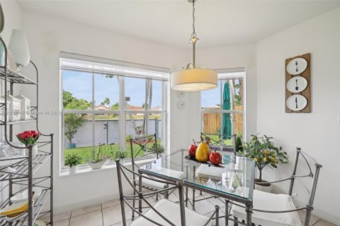 Villa ou maison à vendre à Miami, Floride: 4 chambres, 168.8 m2 № 1814660 - photo 14
