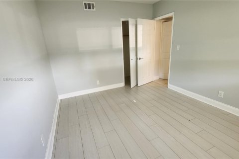 Condominio en alquiler en Hollywood, Florida, 2 dormitorios, 83.52 m2 № 2008312 - foto 19