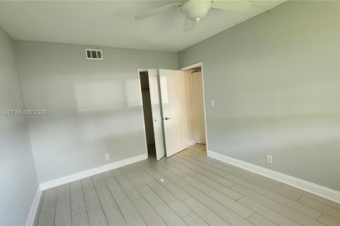 Condominio en alquiler en Hollywood, Florida, 2 dormitorios, 83.52 m2 № 2008312 - foto 18