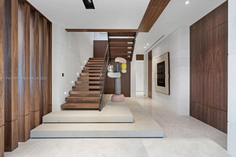 House in North Miami, Florida 7 bedrooms, 736.06 sq.m. № 1742268 - photo 14
