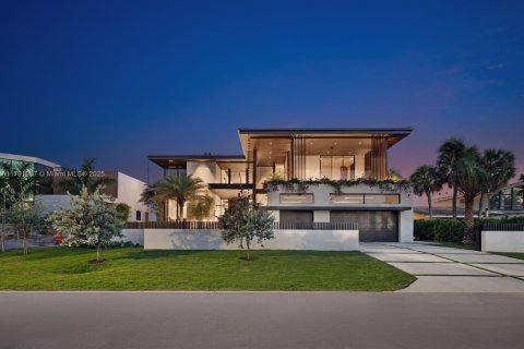 House in North Miami, Florida 7 bedrooms, 736.06 sq.m. № 1742268 - photo 4