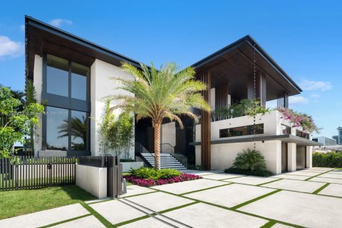 House in North Miami, Florida 7 bedrooms, 736.06 sq.m. № 1742268 - photo 5