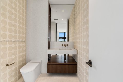 House in North Miami, Florida 7 bedrooms, 736.06 sq.m. № 1742268 - photo 30