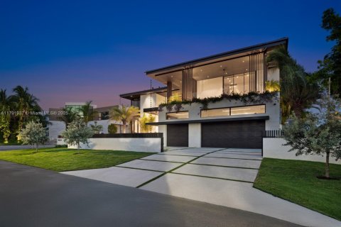 House in North Miami, Florida 7 bedrooms, 736.06 sq.m. № 1742268 - photo 8