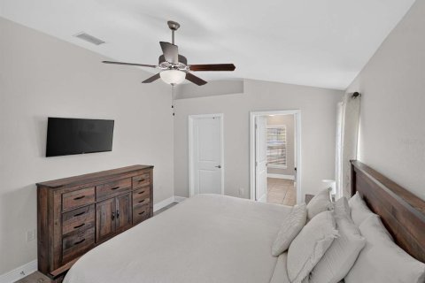House in Wimauma, Florida 4 bedrooms, 156.26 sq.m. № 2216100 - photo 4