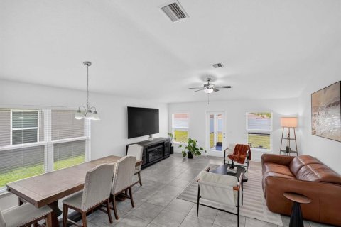 House in Wimauma, Florida 4 bedrooms, 156.26 sq.m. № 2216100 - photo 27