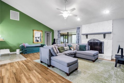 House in Brandon, Florida 3 bedrooms, 140.19 sq.m. № 2150707 - photo 28