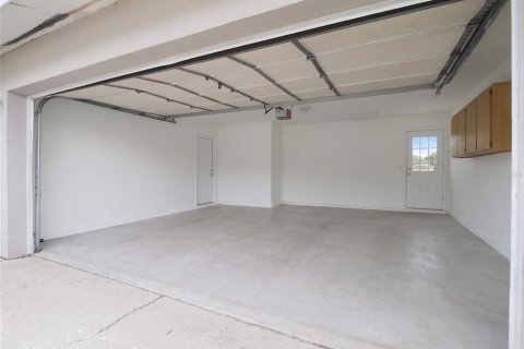 House in Brandon, Florida 3 bedrooms, 140.19 sq.m. № 2150707 - photo 21