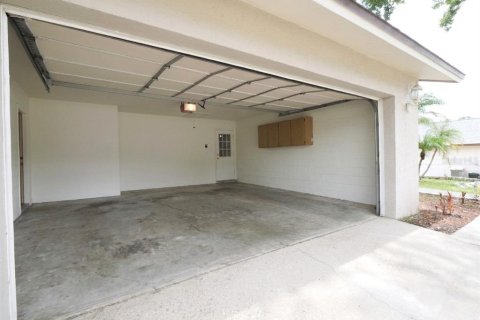 House in Brandon, Florida 3 bedrooms, 140.19 sq.m. № 2150707 - photo 20