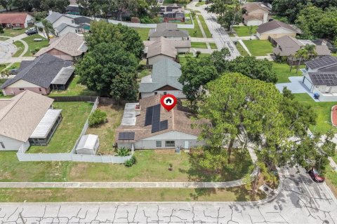 House in Brandon, Florida 3 bedrooms, 140.19 sq.m. № 2150707 - photo 15