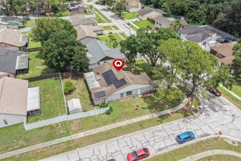 House in Brandon, Florida 3 bedrooms, 140.19 sq.m. № 2150707 - photo 10