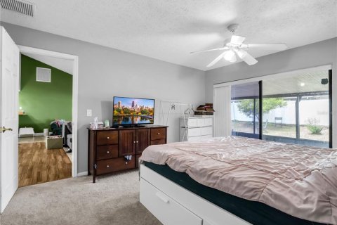 House in Brandon, Florida 3 bedrooms, 140.19 sq.m. № 2150707 - photo 30