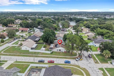 House in Brandon, Florida 3 bedrooms, 140.19 sq.m. № 2150707 - photo 13