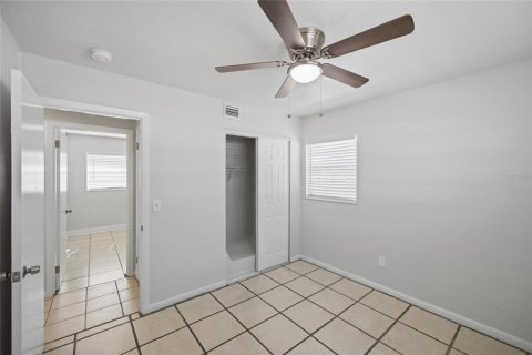 House in Tampa, Florida 4 bedrooms, 172.61 sq.m. № 2202370 - photo 25