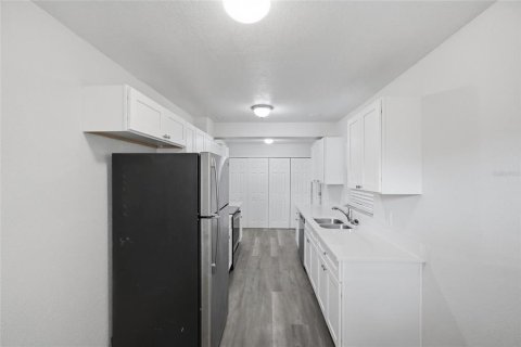 House in Tampa, Florida 4 bedrooms, 172.61 sq.m. № 2202370 - photo 8
