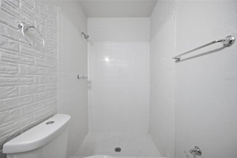House in Tampa, Florida 4 bedrooms, 172.61 sq.m. № 2202370 - photo 18