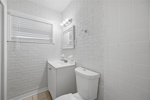 House in Tampa, Florida 4 bedrooms, 172.61 sq.m. № 2202370 - photo 17
