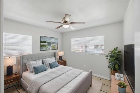 House in Tampa, Florida 4 bedrooms, 172.61 sq.m. № 2202370 - photo 24