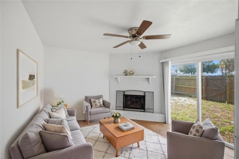 House in Tampa, Florida 4 bedrooms, 172.61 sq.m. № 2202370 - photo 11