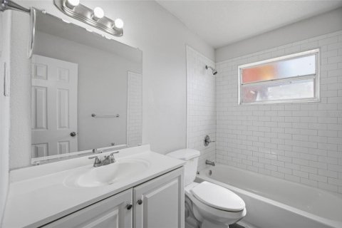 House in Tampa, Florida 4 bedrooms, 172.61 sq.m. № 2202370 - photo 23