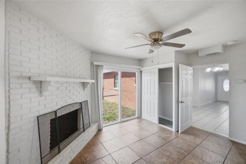 House in Tampa, Florida 4 bedrooms, 172.61 sq.m. № 2202370 - photo 10