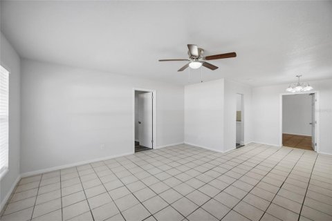 House in Tampa, Florida 4 bedrooms, 172.61 sq.m. № 2202370 - photo 4