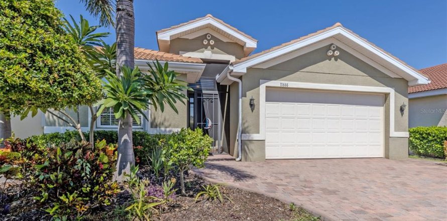 House in Venice, Florida 3 bedrooms, 184.32 sq.m. № 2395895
