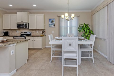 House in Venice, Florida 3 bedrooms, 184.32 sq.m. № 2395895 - photo 12