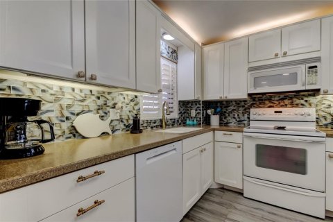 Copropriété à louer à Clearwater, Floride: 1 chambre, 83.61 m2 № 1717643 - photo 4