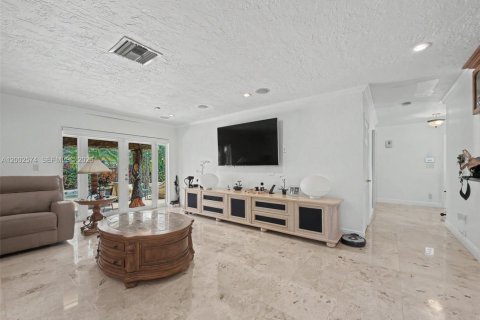Casa en venta en Cutler Bay, Florida, 3 dormitorios, 154.78 m2 № 2271129 - foto 13