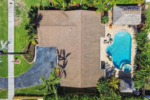 Casa en venta en Cutler Bay, Florida, 3 dormitorios, 154.78 m2 № 2271129 - foto 4