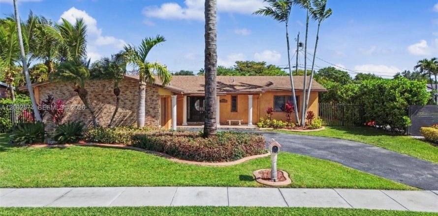 Casa en Cutler Bay, Florida 3 dormitorios, 154.78 m2 № 2271129