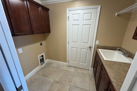 House in The Villages, Florida 3 bedrooms, 253.16 sq.m. № 1538301 - photo 4