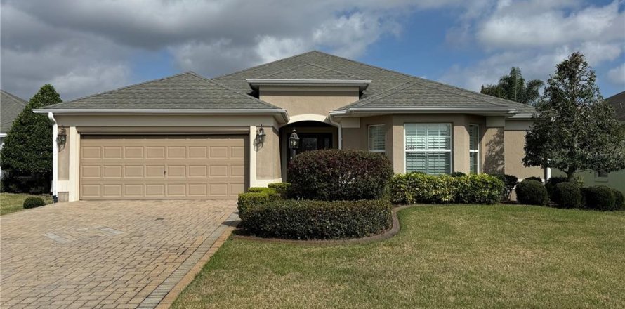 House in The Villages, Florida 3 bedrooms, 253.16 sq.m. № 1538301