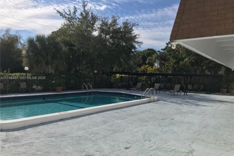 Condo in North Miami Beach, Florida, 1 bedroom № 2300569 - photo 18