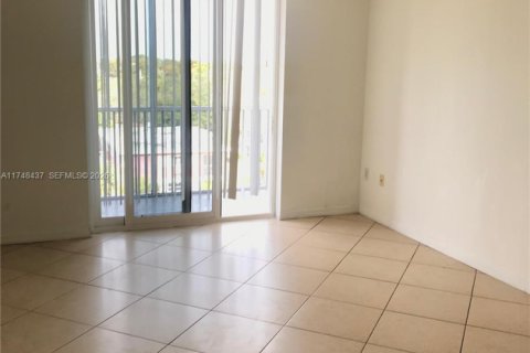 Condo in North Miami Beach, Florida, 1 bedroom № 2300569 - photo 8
