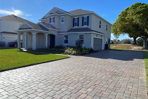 House in Tavares, Florida 4 bedrooms, 253.72 sq.m. № 2350064