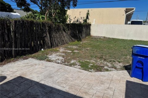 Villa ou maison à vendre à Fort Lauderdale, Floride: 2 chambres, 91.42 m2 № 1889311 - photo 22