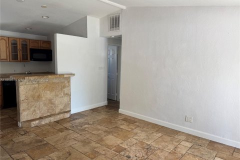 Villa ou maison à vendre à Fort Lauderdale, Floride: 2 chambres, 91.42 m2 № 1889311 - photo 4