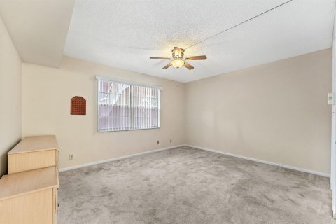 Condo in Coconut Creek, Florida, 2 bedrooms  № 2251938 - photo 23