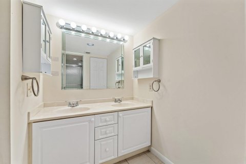 Condo in Coconut Creek, Florida, 2 bedrooms  № 2251938 - photo 21