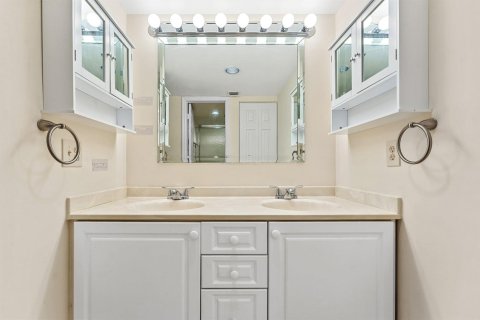 Condo in Coconut Creek, Florida, 2 bedrooms  № 2251938 - photo 20